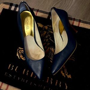 Michael Michael Kors blue navy pump heels 9W
